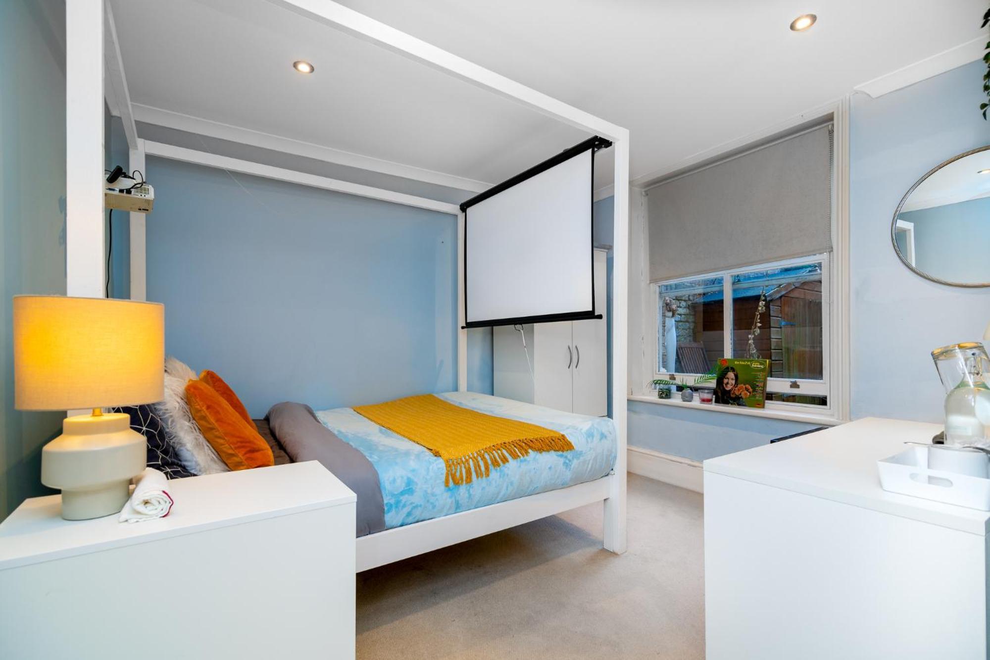 Double Room W/Projector & Garden Hot Tub Londýn Exteriér fotografie
